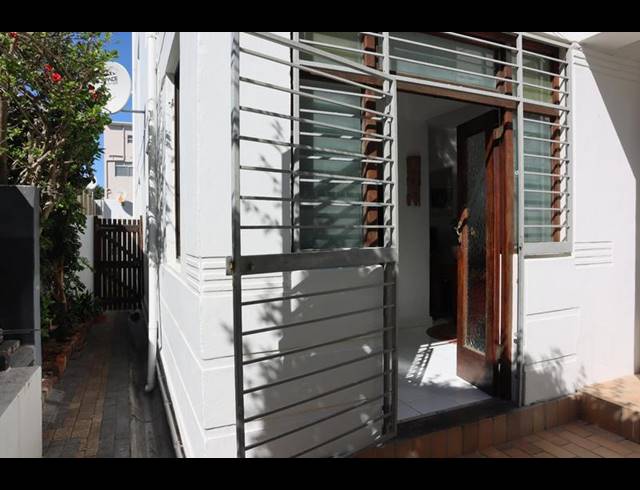 2 BEDROOM APARTMENT FOR SALE IN SEA POINT